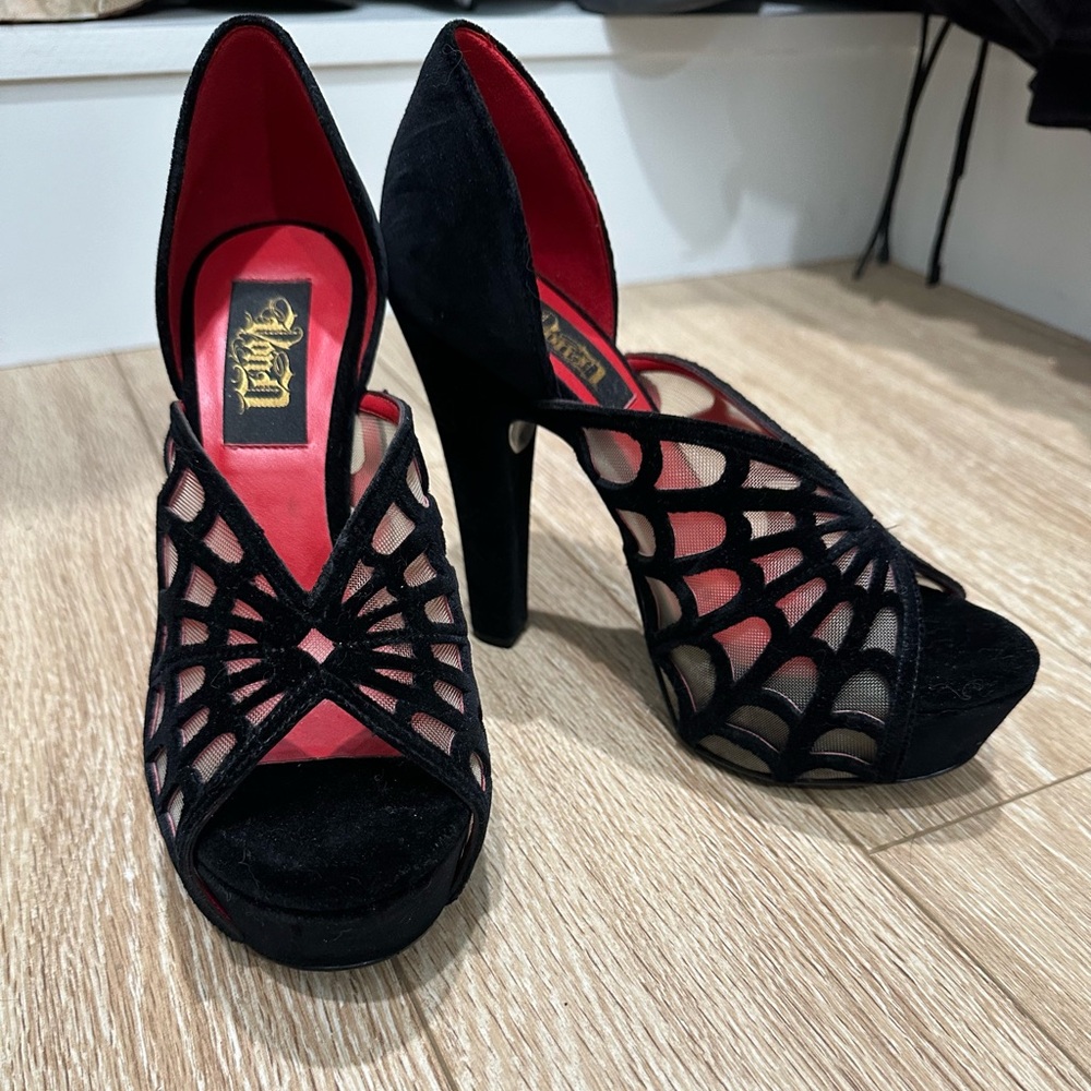 NEW Adele Von D heels size 7
